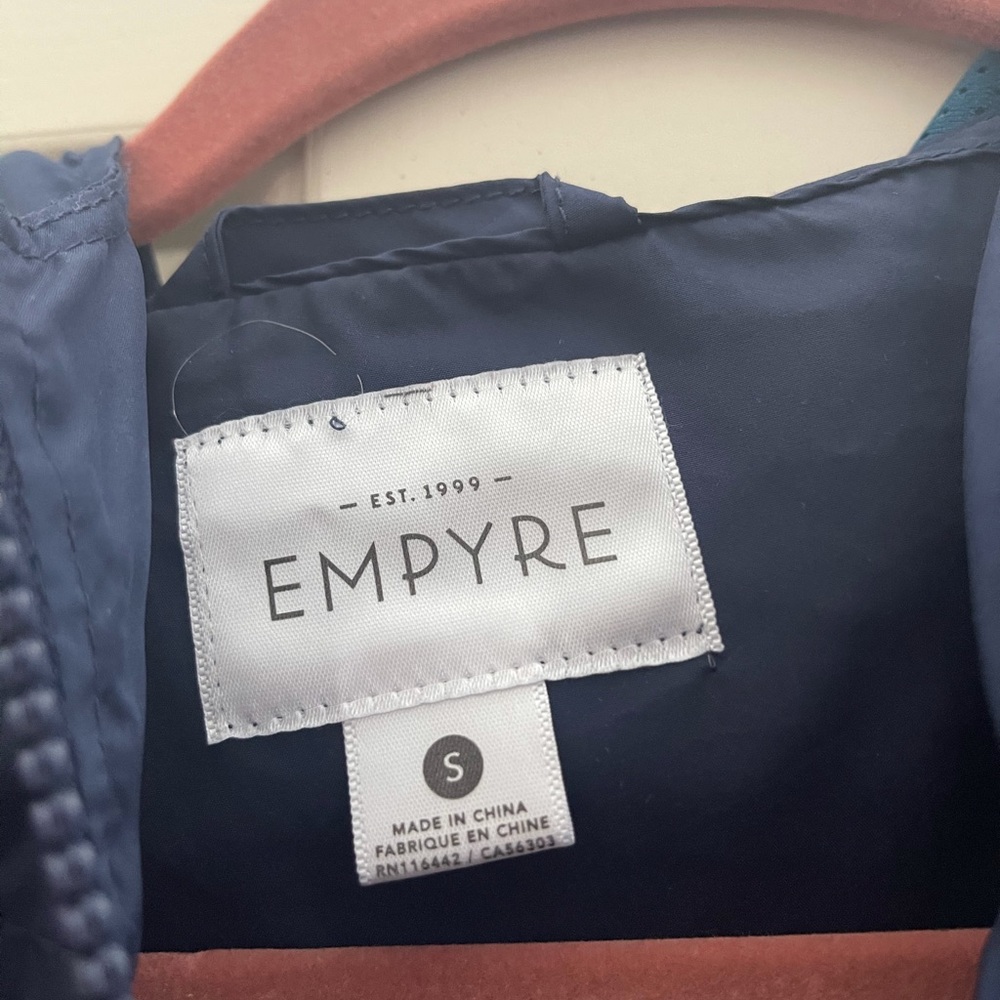 Empyre wind breaker - Picture 4 of 6